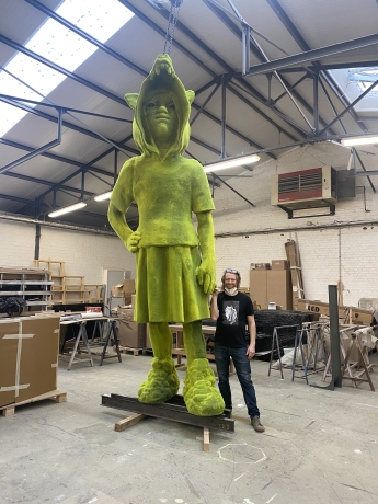 Kim Simonsson's giant sculptures take over the center of Lille